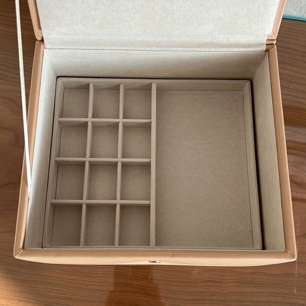 Mejuri Large Leather Jewelry Box EUC - Picture 11 of 13